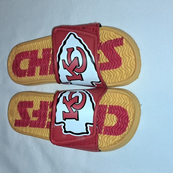 Chiefs Other - Boys Kansas City Chiefs Slides. Size L 2/3.